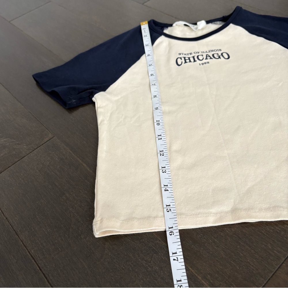 H&M Youth Chicago Illinois Trendy Baseball Tee Navy Blue & Cream - Picture 6 of 6